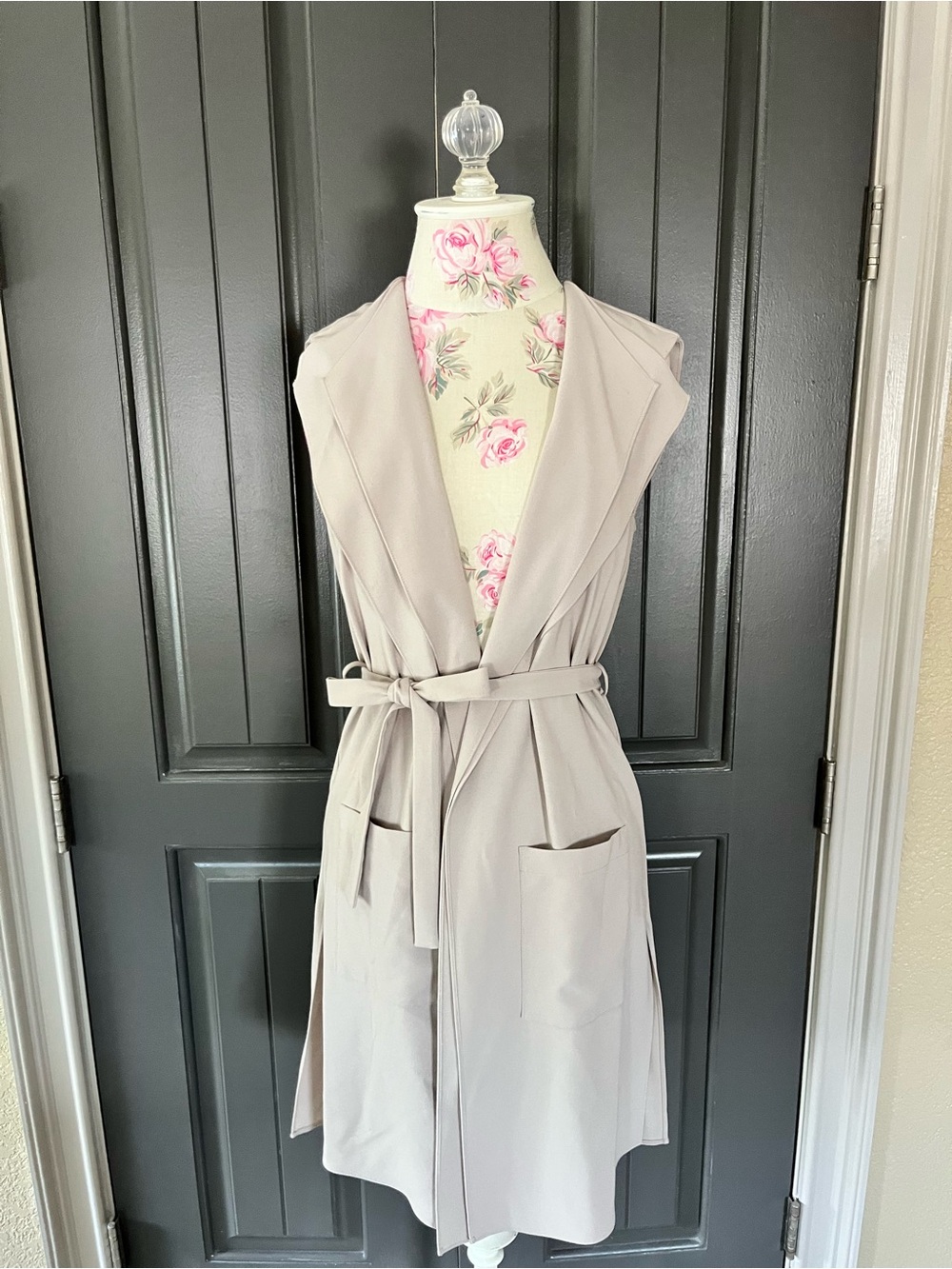 BCBGMaxAzria Sleeveless Long Open Front-Vest in Beige